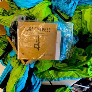 Brand new Yoga Trapeze WITH mounts!